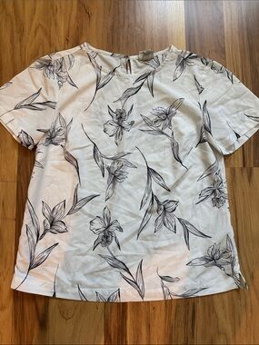 A New Day• XS Black and White Floral Top